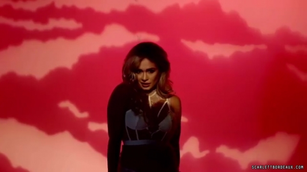 realscarlettbordeaux20180720_Still094.jpg